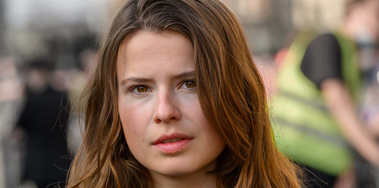 "Wenn die Koalitionsspitzen drei Wochen nach dem Start die Zusage, 100 Milliarden Euro zusätzlich in den Klimaschutz zu investieren, untergraben, wird von ihrer verbliebenen Glaubwürdigkeit wenig übrig bleiben", sagte Neubauer.
