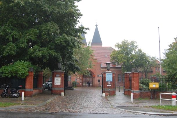 Tor 1 der JVA Tegel