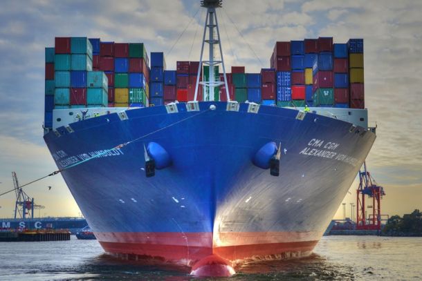 CMA CGM Alexander von Humboldt in Hamburg