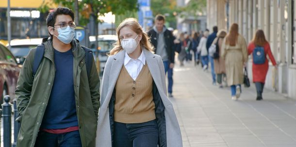 Denkbar ist beispielsweise, dass wir überall im Bereich der Gastronomie, von Veranstaltungen und Zusammentreffen größerer Personengruppen absehbar auf 2G setzen.