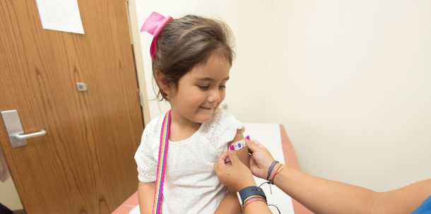 Schulminister Tonne ruft Europäische Arzneimittelagentur auf, Zulassung des Impfstoffs für Kinder "mit hoher Priorität zu bearbeiten" - Appell auch an die Stiko, Daten zügig zu prüfen - Kommt die Testpflicht für geimpfte Schüler?