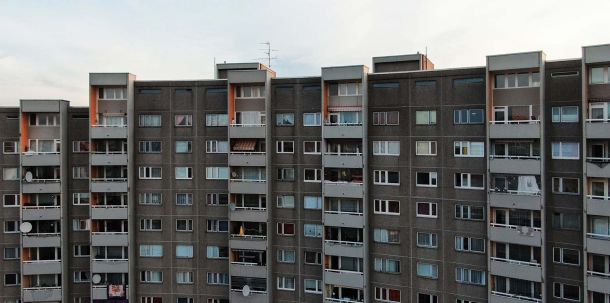 Den Volksentscheid zu respektieren, das hieße, ihn umzusetzen. Alles andere ist reine Verzögerungstaktik.