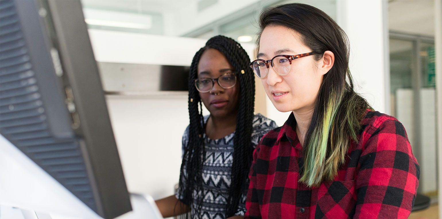 Die Sache ist klar: Deutschland muss noch viel mehr tun, um Menschen aus dem Ausland anzuziehen. Zum Beispiel eine schnellere Anerkennung von Abschlüssen, mehr Gratis-Sprachkurse und vor allem: mehr Wertschätzung für die Anstrengungen, die Menschen leisten, um herzukommen. 