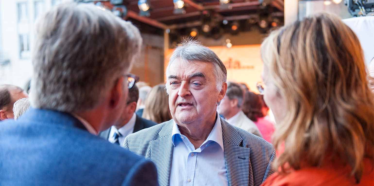 "Die Landesstelle für den Katastrophenschutz ist ein wichtiger Baustein für einen modernen Bevölkerungsschutz in NRW", erklärte Reul.