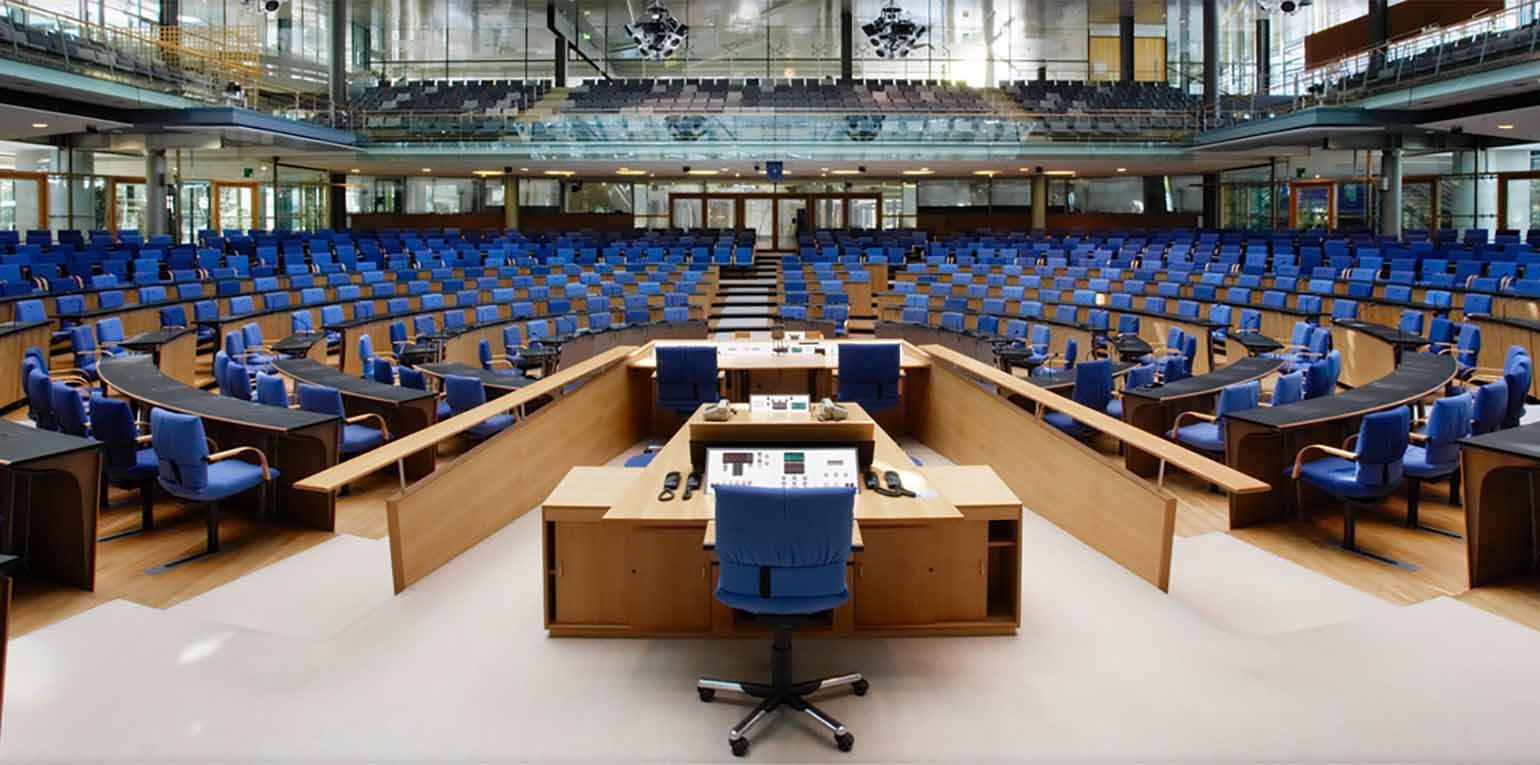 Parteitaktik sei in einer außen- und sicherheitspolitisch hochsensiblen Lage "brandgefährlich".