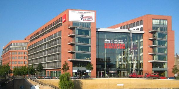 Die Ver.di-Bundesverwaltung am Paula-Thiede-Ufer in Berlin-Mitte