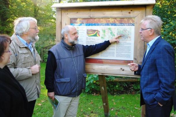 Projektvorstellung: v.l.: Sabine Seifarth, BUND Goslar; Karl-Friedrich Weber, GeoPark Harz . Braunschweiger Land . Ostfalen; Dr. Friedhart Knolle, BUND Goslar; Hubert Spaniol, Buergermeister Liebenburg