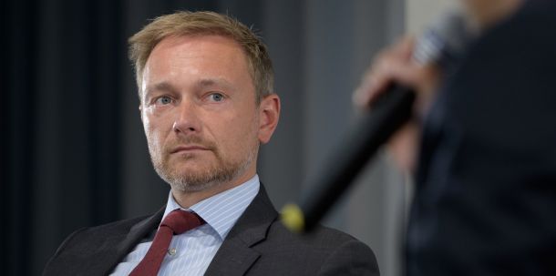 Lindner forderte, dass die Hilfen für die Wirtschaft "schneller und unbürokratischer ankommen".