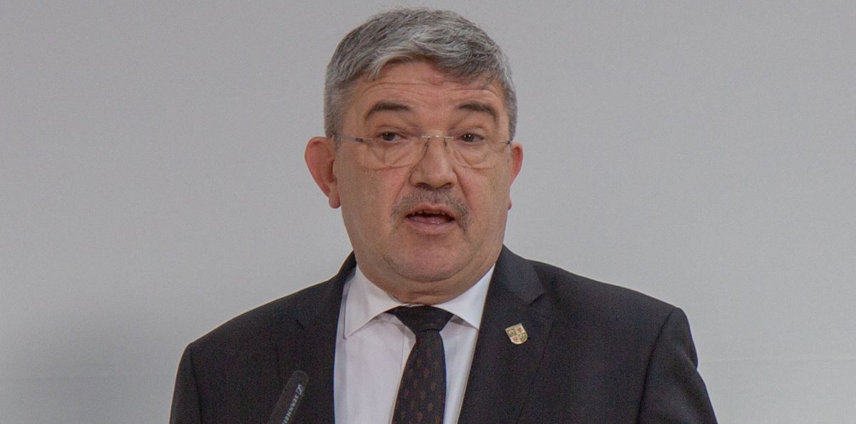 Das Problem geht aber über Caffier hinaus. Sein Unwillen, auf die Frage zu antworten, steht sinnbildlich für die Verwilderung und autoritäre Entwicklung in weiten Teilen des Staatsapparates.