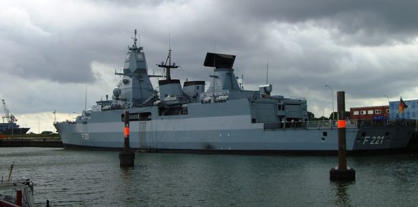 Die Fregatte Hessen in Wilhelmshaven
