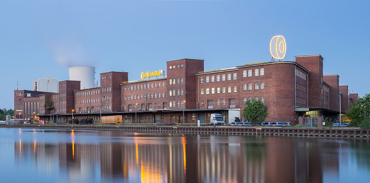 Reifenfabrik der Continental AG am Mittellandkanal im Stadtteil Stöcken von Hannover