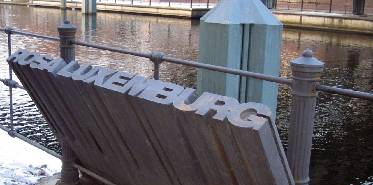Berlin - Gedenkstätte für Rosa Luxemburg am Landwehrkanal