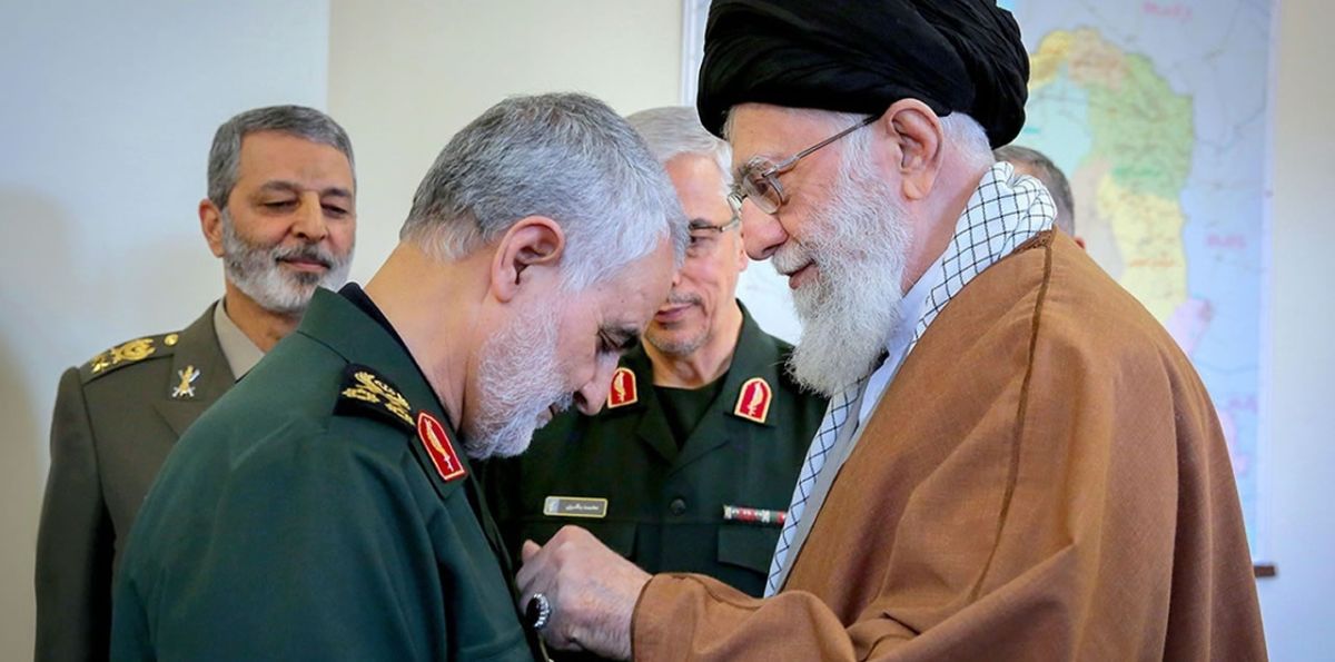 Qasem Soleimani erhält Orden von Ali Chamenei