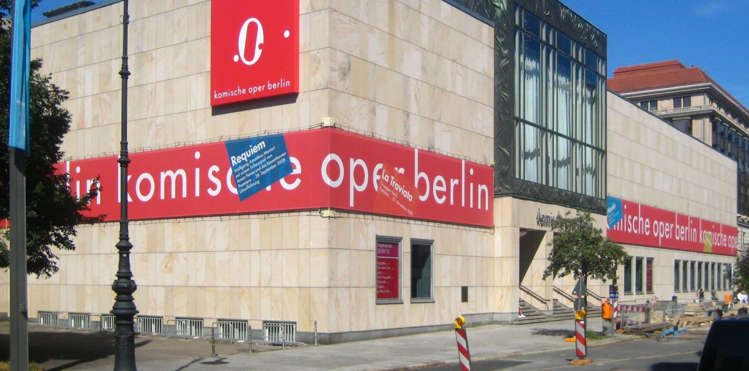 Die Komische Oper in der Behrenstraße in Berlin-Mitte