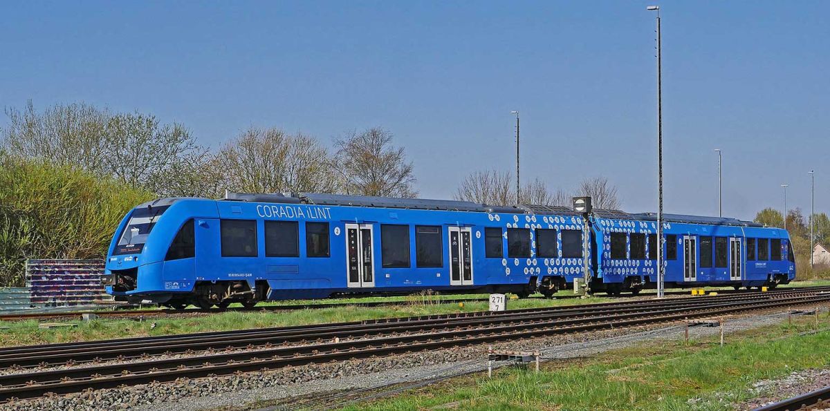 Der Coradia iLint ist weltweit der erste Personenzug, der mit einer Wasserstoff-Brennstoffzelle betrieben wird, die elektrische Energie für den Antrieb erzeugt.