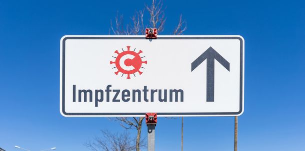 Laut NRW-Gesundheitsministerium konnten die Kreise und kreisfreien Städte schon jetzt feste Impfstellen beim Gesundheitsministerium beantragen und einrichten.