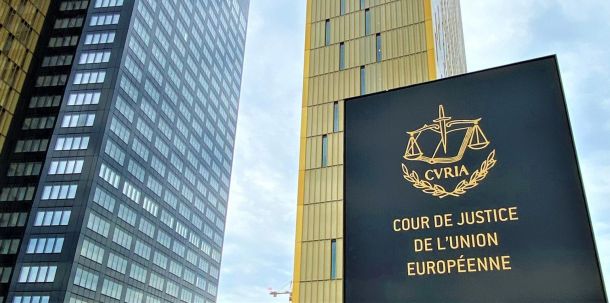 Bereits vor zweieinhalb Jahren habe der Europäische Gerichtshof entschieden, "dass deutsche Staatsanwälte wegen des Weisungsrechts der Ministerien nicht unabhängig sind und keine Europäischen Haftbefehle mehr ausstellen dürfen".