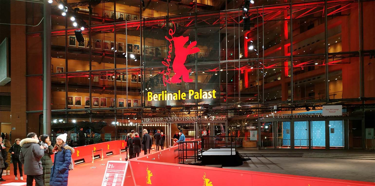 Dabei ist die Berlinale ein genuin politisches Festival. Ist es zumindest unter der Ägide des vorherigen Chefs Dieter Kosslick immer mehr geworden. Und auch dieses Jahr wird es weltweite Konflikte widerspiegeln.
