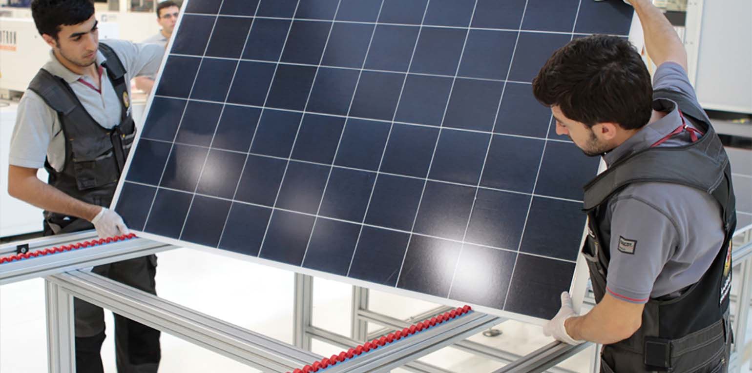 Mehrere Unternehmen der Branche wie Meyer Burger und Heckert Solar haben angekündigt, Standort in Deutschland wegen Absatzproblemen schließen zu müssen, falls nicht bald eine Unterstützung aus der Politik erfolgt.
