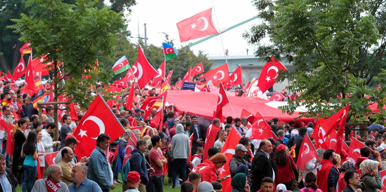 Die "Demokratische Allianz für Vielfalt und Aufbruch", kurz DAVA, wurde Anfang des Jahres gegründet und richtet sich mit ihrer Programmatik vor allem an türkeistämmige Wähler aus dem konservativ-muslimischen Milieu.