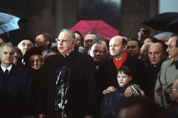 Helmut Kohl mit dem DDR-Ministerratsvorsitzenden Hans Modrow (1989)