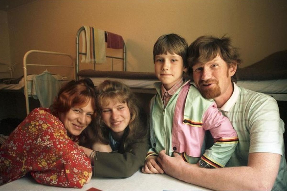 Familie aus Sibirien, Juni 1988 im Lager Friedland
