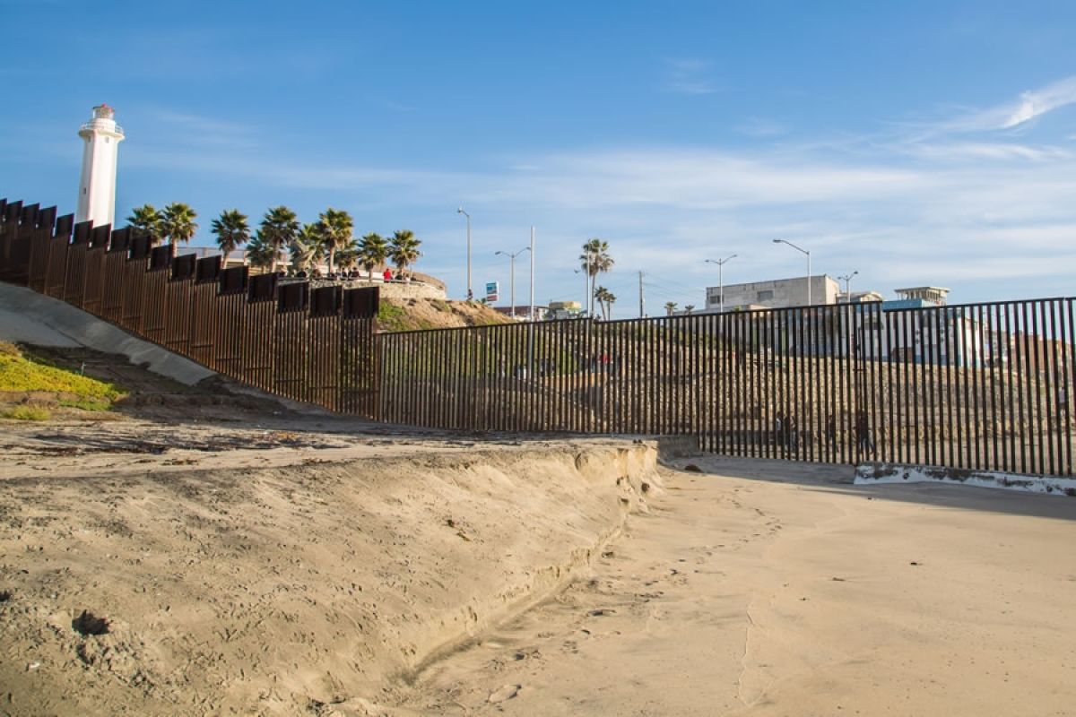 Pazifischer Grenzzaun zwischen den USA und Mexiko, südlich von San Diego.