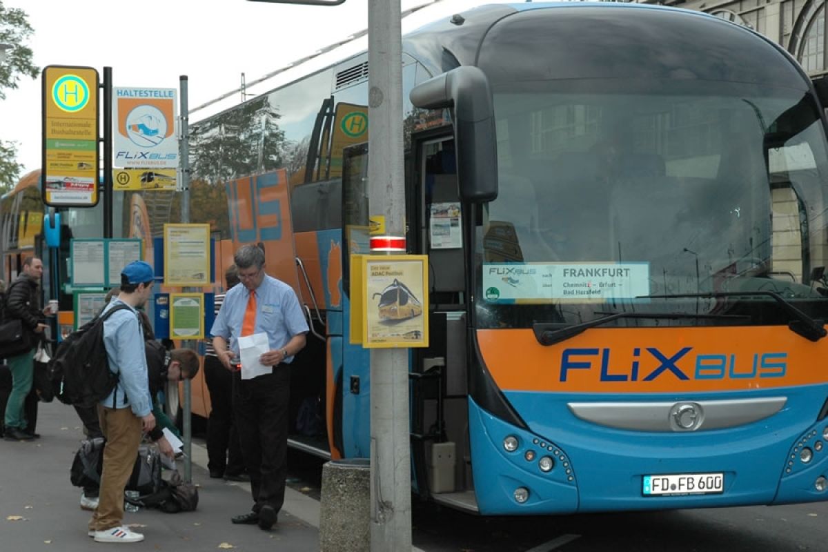 FlixBus an der Fernbus-Haltestelle auf der Bayrischen Straße am Hauptbahnhof Dresden