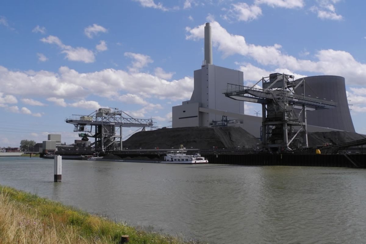 Karlsruhe: Rheinhafen mit Kohlekraftwerk