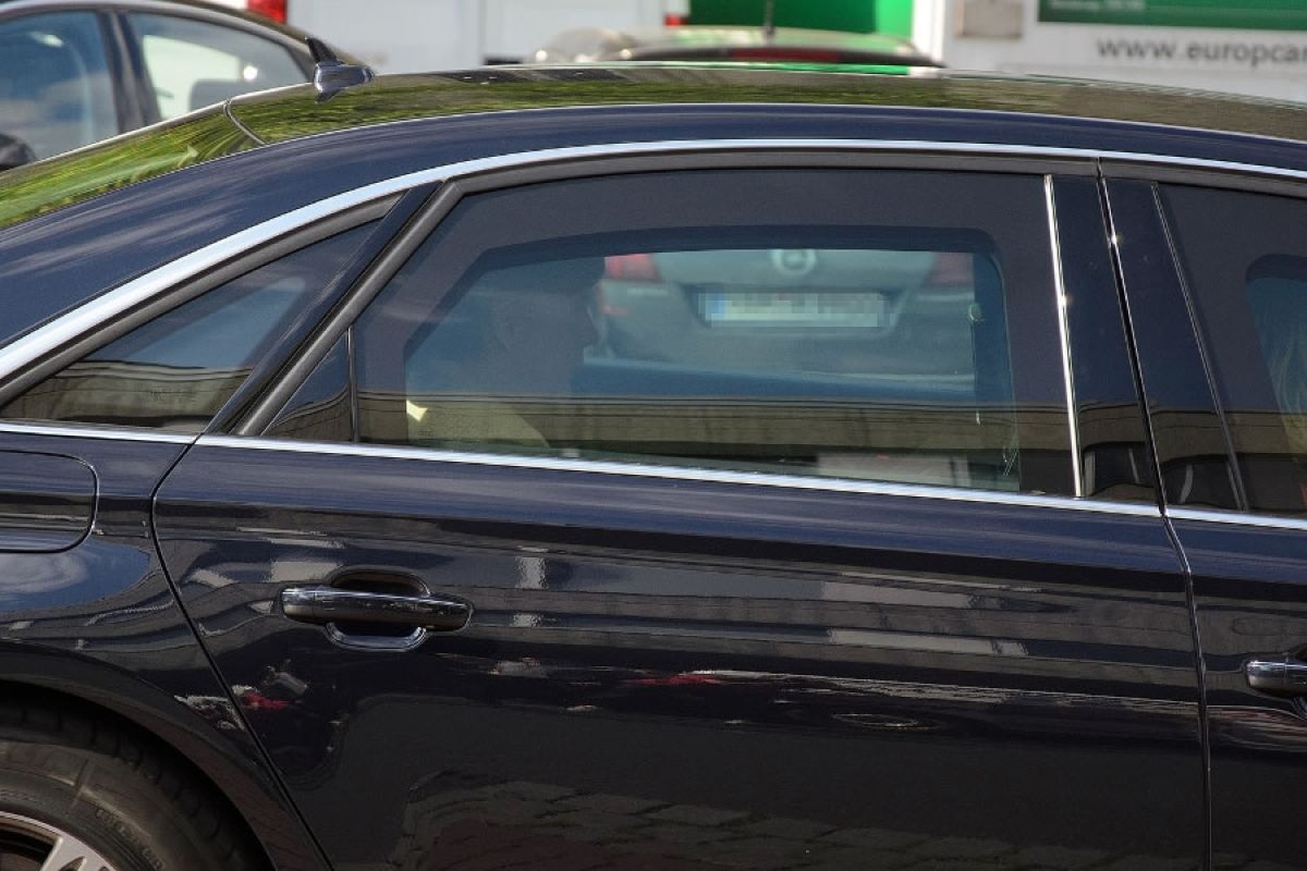 Bundeskanzlerin Angela Merkel (CDU) in ihrer Limousine