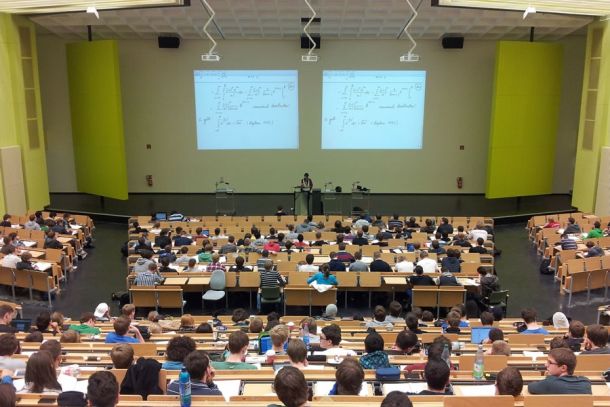 Jeder zwölfte Studienanfänger entscheidet sich in Deutschland inzwischen für eine Privathochschule. Finanziell profitieren davon aber vor allem die öffentlichen Hochschulen.