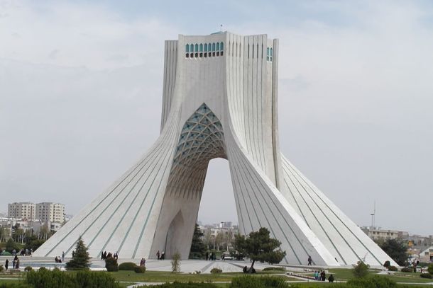 Das Schayad-Monument (heute Azadi-Monument) in Teheran, errichtet 1971 zur 2500–Jahresfeier der Iranischen Monarchie