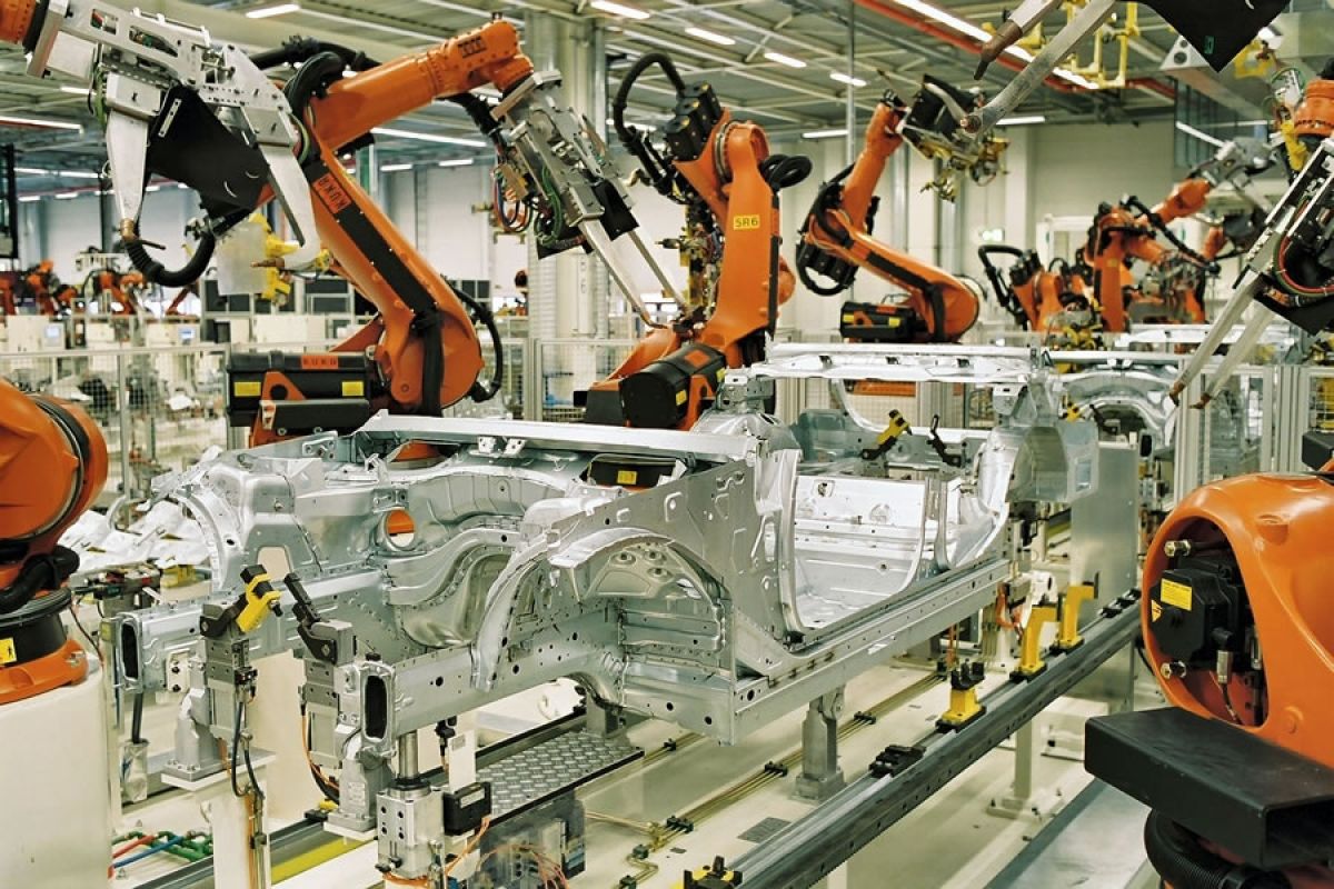 KUKA Roboter im Karosseriebau des BMW Werk Leipzig