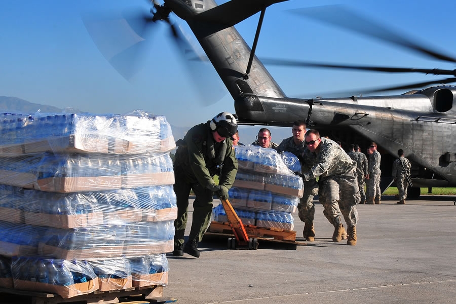 Bild: Daniel Barker, U.S. Navy / Gemeinfrei (VIRIN: 100115-N-4774B-445)