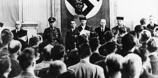 Während Oberst Stauffenberg mit einigen seiner Mitkämpfer bereits wenige Stunden nach dem Attentat erschossen worden waren, tobte sich die Justiz gegen mehrere andere Beteiligte der Verschwörung im Volks-Gerichtshof in Prozessen aus.