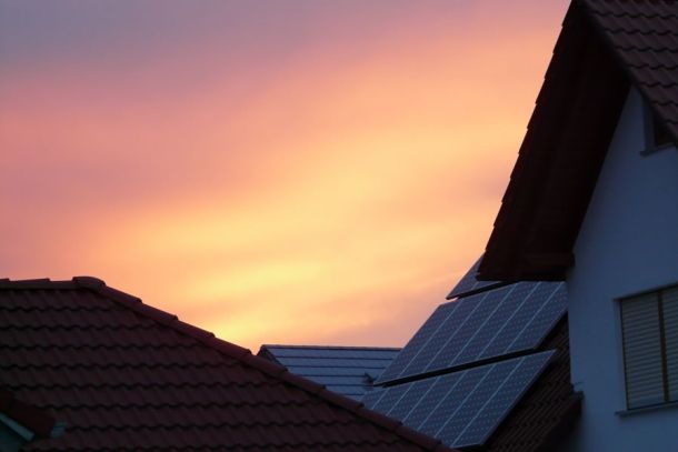 Photovoltaik-Anlagen sind bei Privathaushalten und Betrieben beliebt.