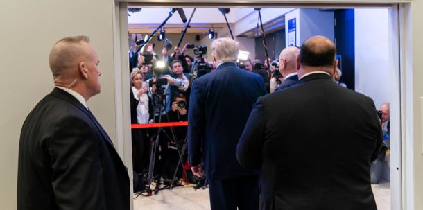Der US-Präsident droht das Kräftemessen mit dem Virus zu verlieren.