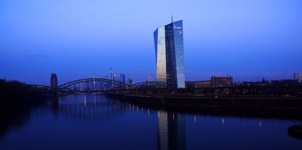 Bedauerlich ist es, dass es die EZB bei ihrem neuen 750-Mrd.-Euro-Anleihekaufprogramm PEPP gegen die Folgen der Coronakrise bislang an Transparenz vermissen lässt.