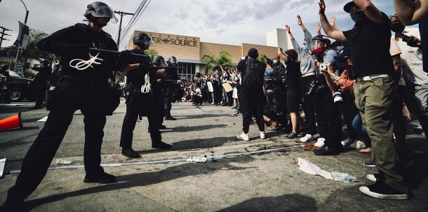 Die Polizei antwortet erneut mit Gewalt und wird von Donald Trump noch angestachelt.