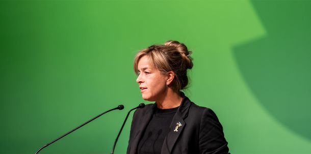 Deutschland habe eine Parlamentsarmee "und ich bin ausdrücklich dafür, dass sie wieder stärker mit allen Teilen der Gesellschaft ins Gespräch kommt", so die grüne Wirtschaftsministerin.