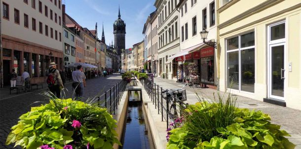 Probleme gebe es beim Herrichten der wichtigsten Fläche, einer Industriebrache an der Elbe, sagte Sprecher Adrian Kuhrmann