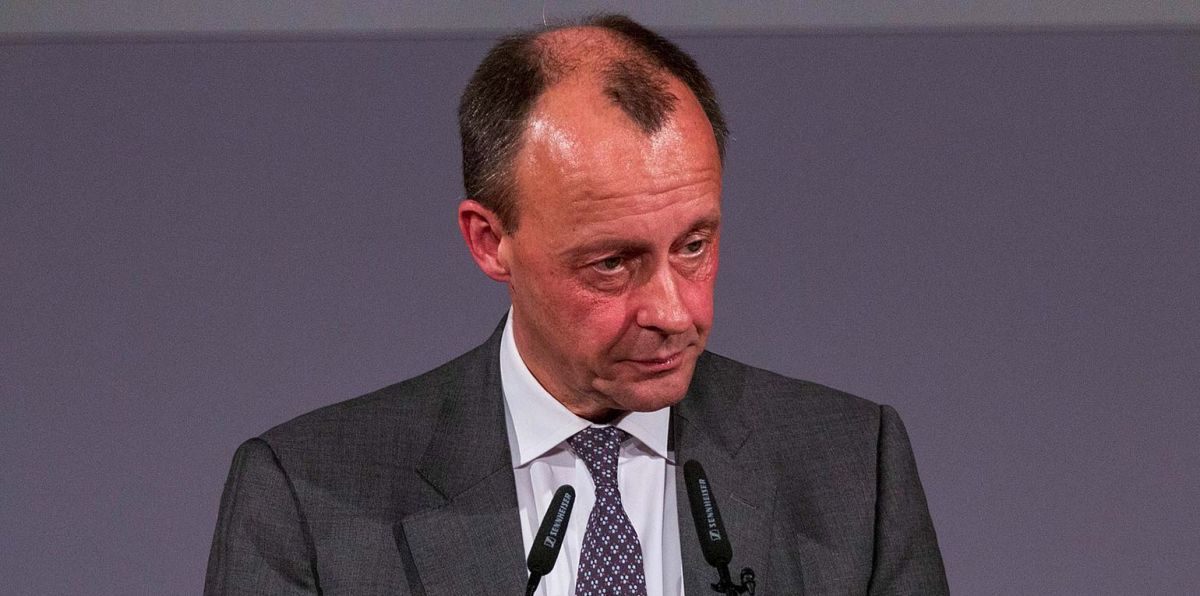 "Spätestens seit dem Einmarsch in die Ostukraine und der Annexion der Krim vor acht Jahren hätte uns allen, parteiübergreifend, klar sein müssen, was in diesem Land geschieht", schreibt