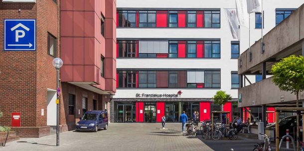 Laut Matthias Blum, Geschäftsführer der Krankenhausgesellschaft Nordrhein-Westfalen (KGNW), müssen die Kliniken "mit einem unfassbaren bürokratischen Aufwand Unmengen an Daten" für den Bundes-Klinik-Atlas zu Verfügung stellen.