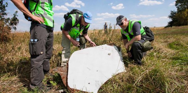 Untersuchung der Absturzstelle von MH-17 durch Niederländische und Australische Ermittler.