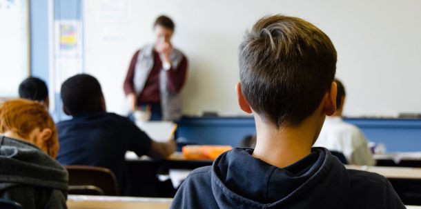 Die Stadt sieht ein "nicht unerhebliches Gefährdungspotenzial" durch die vielen Corona-Infektionen vor Ort. Weitere Erkrankungen im Schulbereich seien zu erwarten.