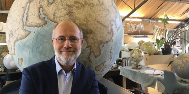Der Astrophysiker Harald Lesch führt durch die spannende Geschichte der Vermessung der Welt von ihren Anfängen bis zu modernen Forschungsabenteuern.