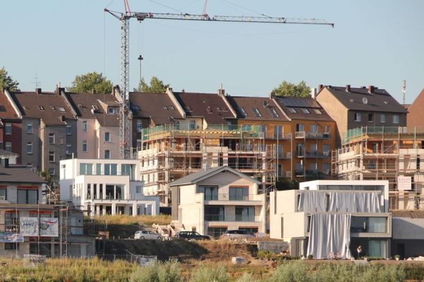Die Länderfinanzminister wollen die Grundsteuer reformieren. Dafür müssen Millionen Gebäude neu bewertet werden.