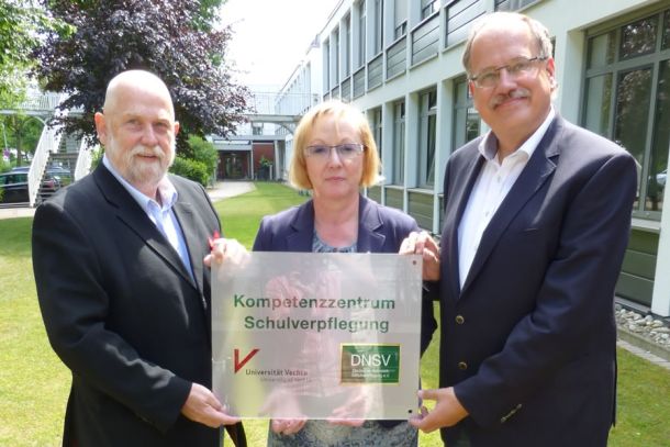 v.l.n.r.: Dr. Michael Polster, Präsidentin Prof. Dr. Marianne Assenmacher, Prof. Dr. Steffen Wittkowske