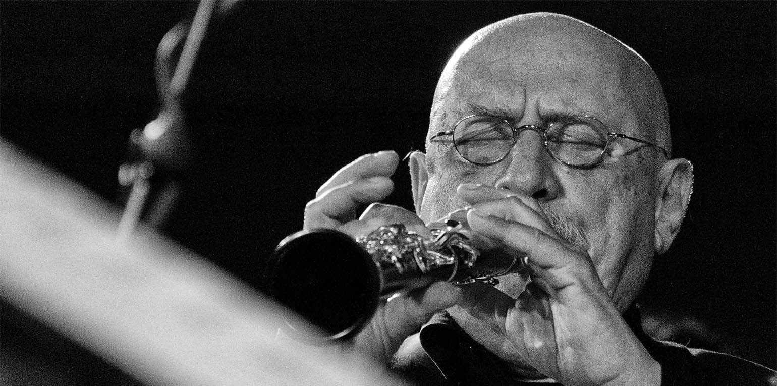 Dass er trotz des aufgeflammten Krieges nicht die Hoffnung verliere, begründete Feidman mit den Erfahrungen aus der deutsch-jüdischen Geschichte: "Der Heilungsprozess zwischen den Juden und den Deutschen - das ist der größte Ausdruck von Menschlichkeit auf der Welt. 