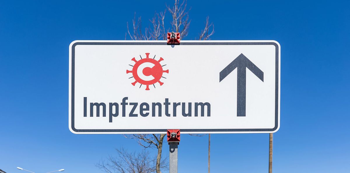 Laut NRW-Gesundheitsministerium konnten die Kreise und kreisfreien Städte schon jetzt feste Impfstellen beim Gesundheitsministerium beantragen und einrichten.
